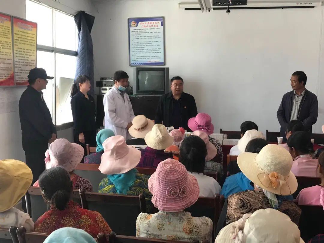 省第三人民医院行政第三党支部开展“走进新农村  重温建设路”主题党日活动(图2)