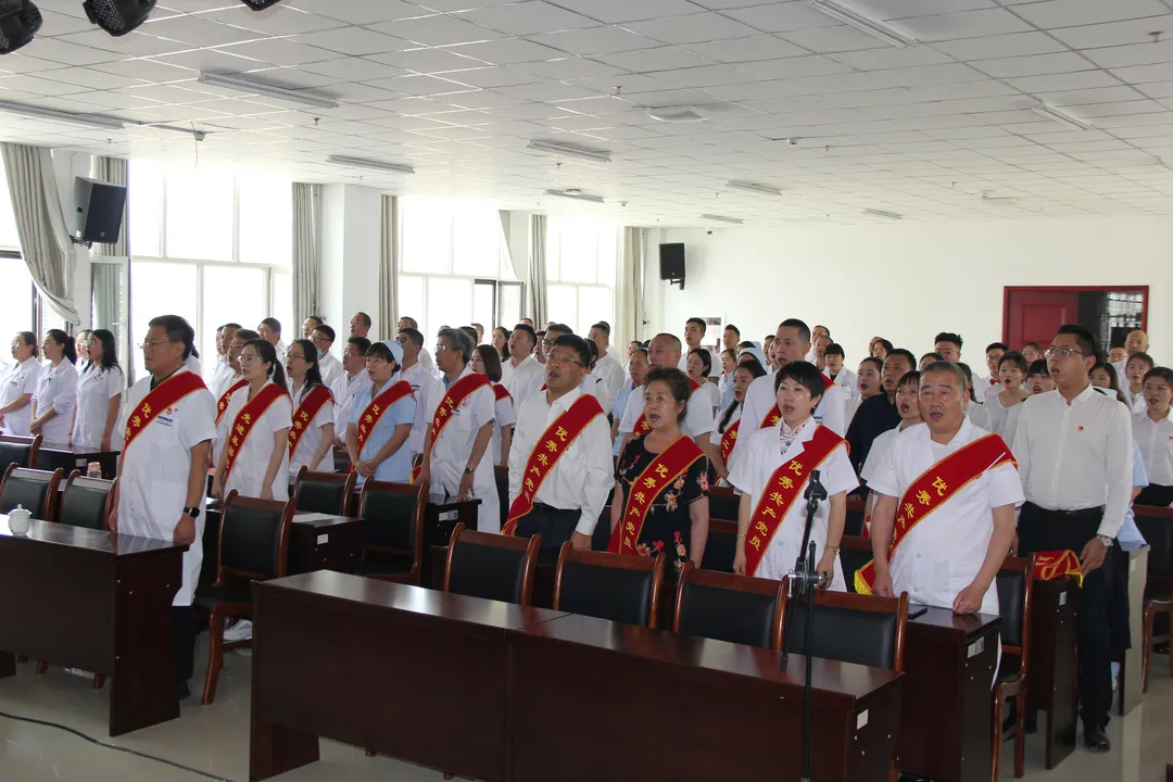 青海省第三人民医院召开庆祝 中国共产党成立100周年暨“七一”表彰大会(图2)