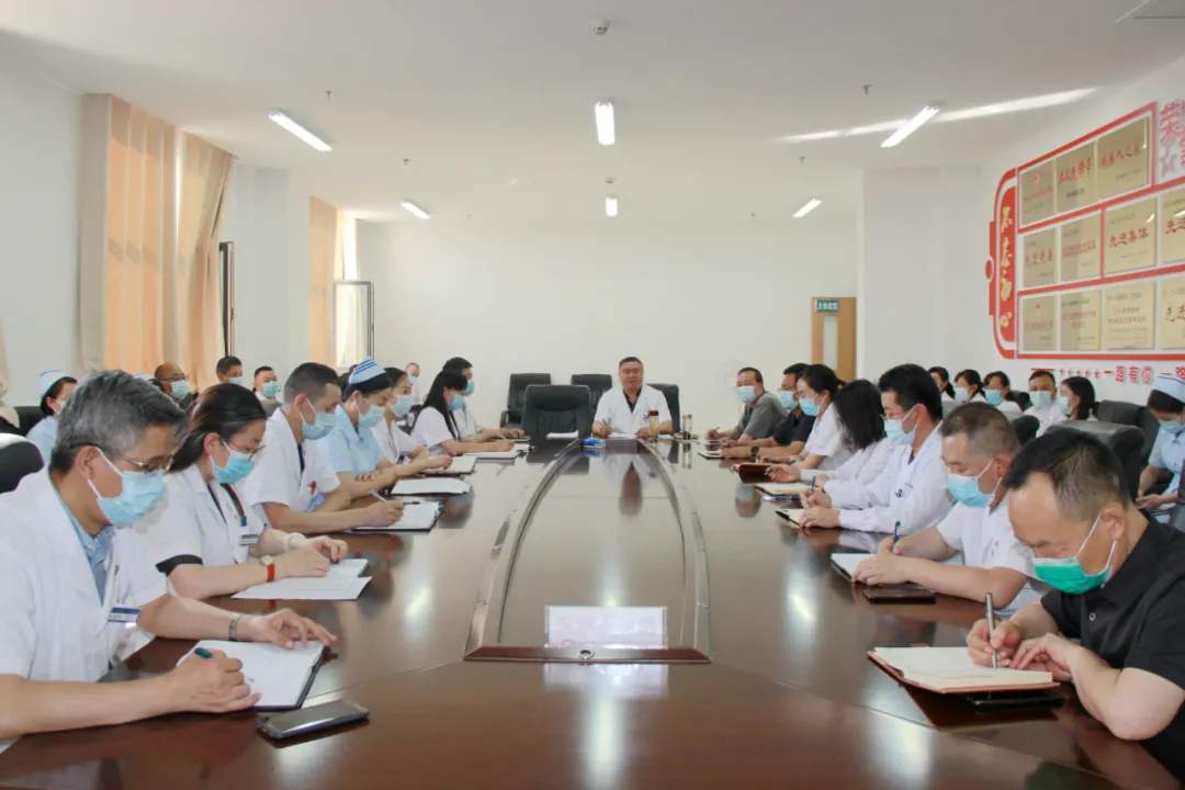 青海省第三人民医院理论学习中心组学习习近平总书记考察青海时重要讲话精神并结合当前疫情防控工作提出要求(图1)