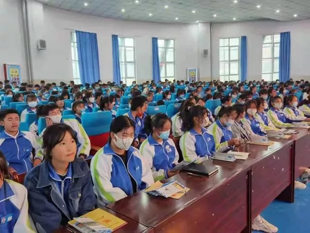 省第三人民医院赴西宁卫生职业技术学校多巴校区 开展心理健康保障知识讲座活动 --2021年世界精神卫生日系列活动(图2)